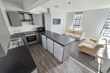 5 bed flat, Robin Hood Street, Hockley, Sneinton, NG31GF - Image 2